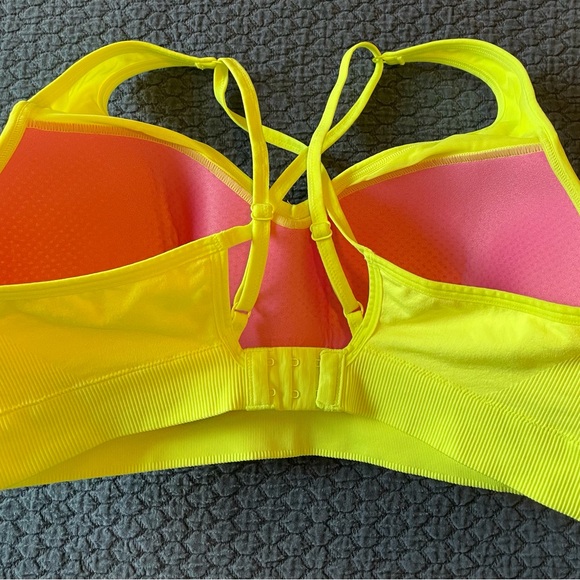 VS PINK Active Seamless Air Medium Impact Sports Bra in Electro Yellow Sz XL - Picture 4 of 12